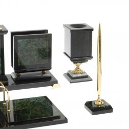 Письменный прибор &amp;quot;Лев&amp;quot; из нефрита на ножках