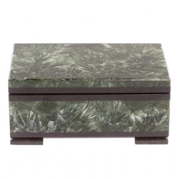 Шкатулка из камня серафинит 9х6х4 см 125722