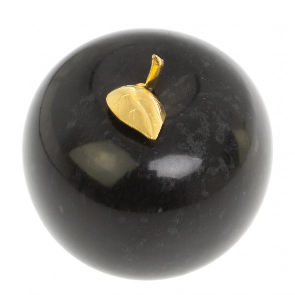 Яблоко из черного змеевика 10,5х10,5х9,5 см 126848