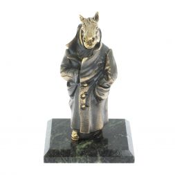 Статуэтка "Конь в пальто" камень змеевик