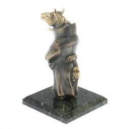 Статуэтка "Конь в пальто" камень змеевик