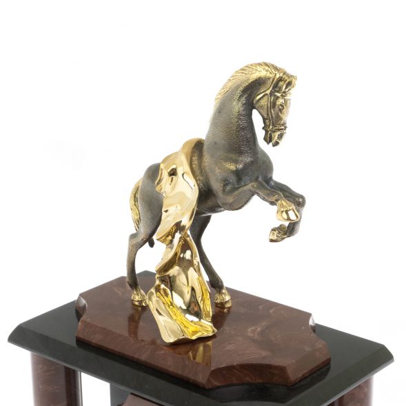 Часы &amp;quot;Конь с попоной&amp;quot; из лемезита 129250