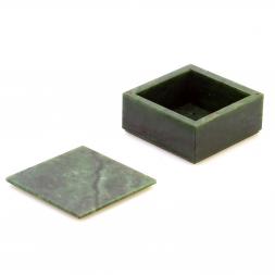 Шкатулка из нефрита 7,5х7,5х3,5 см