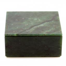 Шкатулка из нефрита 7,5х7,5х3,5 см
