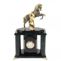 Часы &amp;quot;Конь с попоной&amp;quot; из шабровского змеевика