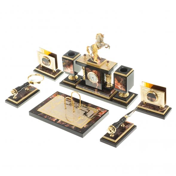 Настольный набор из яшмы &amp;quot;Конь на дыбах&amp;quot; Златоуст 123313