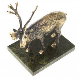 Бронзовая статуэтка &amp;quot;Северный олень&amp;quot; на подставке из камня змеевик