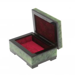 Шкатулка из нефрита 9,5х7х4,5 см