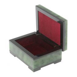 Шкатулка из нефрита 10х7,5х5 см