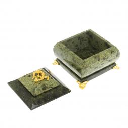 Шкатулка квадратная с ящерицей из змеевика 8,5х8,5х8 см