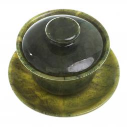 Гайвань из камня нефрит на блюдце