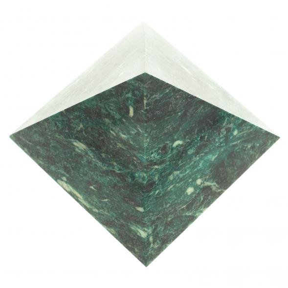 Пирамида 8,5х8,5х7 см камень змеевик 113885