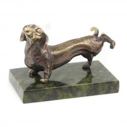 Статуэтка из бронзы на подставке из змеевика &amp;quot;Такса&amp;quot;