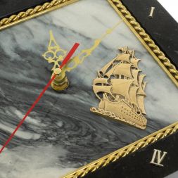 Часы настенные &amp;quot;Парусник&amp;quot; из змеевика и мрамора