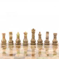 Подарочные шахматы &amp;quot;Игрок&amp;quot; камень оникс ракушечник 25х25 см