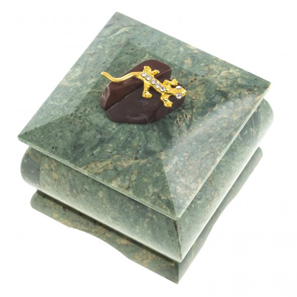 Шкатулка из змеевика с прямой ящерицей 6,5х6,5х6 см 122849