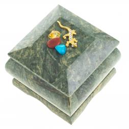 Шкатулка из змеевика с прямой ящерицей 6,5х6,5х6 см