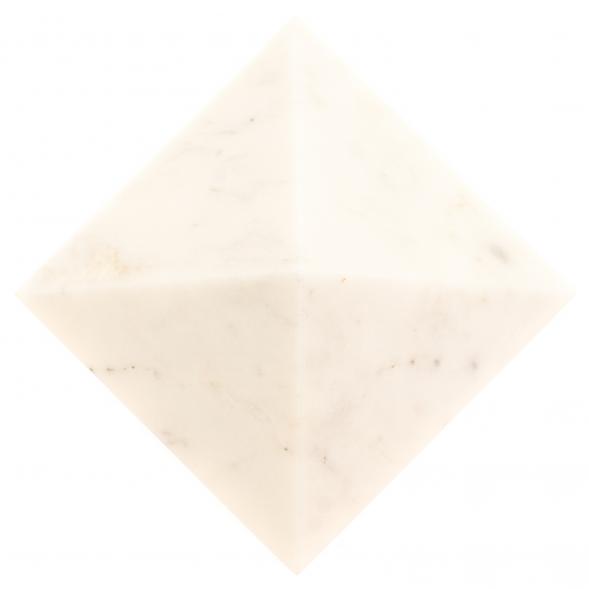 Пирамида из белого мрамора 6,5х6,5х5,3 см 126403