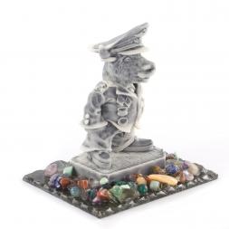 Сувенир &amp;quot;Бык - полковник&amp;quot; из мрамолита на подставке из змеевика