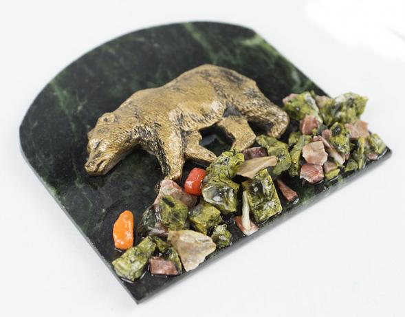 Магнит &amp;quot;Медведь идет&amp;quot; змеевик 118027