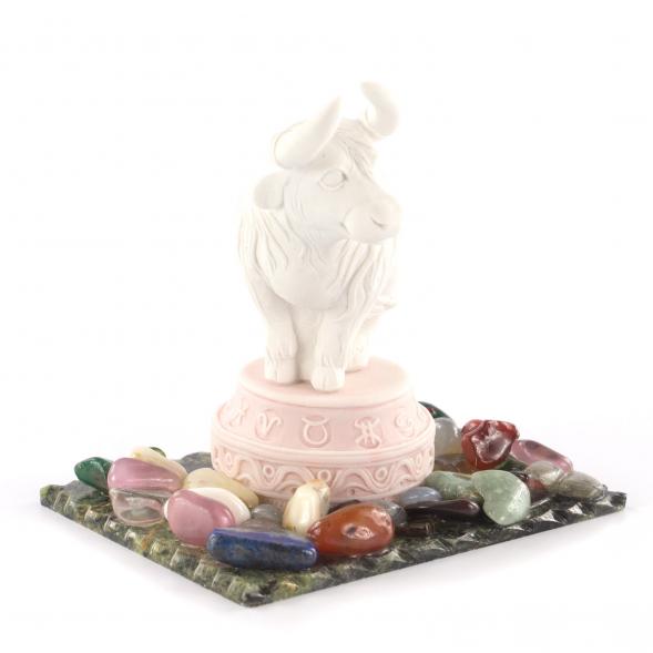 Сувенир &amp;quot;Бык на подставке&amp;quot; из мрамолита и змеевика 121186