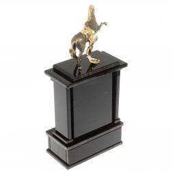 Настольные часы &amp;quot;Конь с попоной&amp;quot;из черного обсидиана