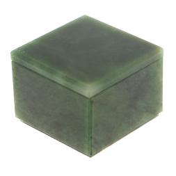 Шкатулка из нефрита 6,5х6,5х5 см