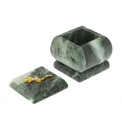 Шкатулка "Ящерица в стразах" из шабровского змеевика 4,5х4,5х6 см