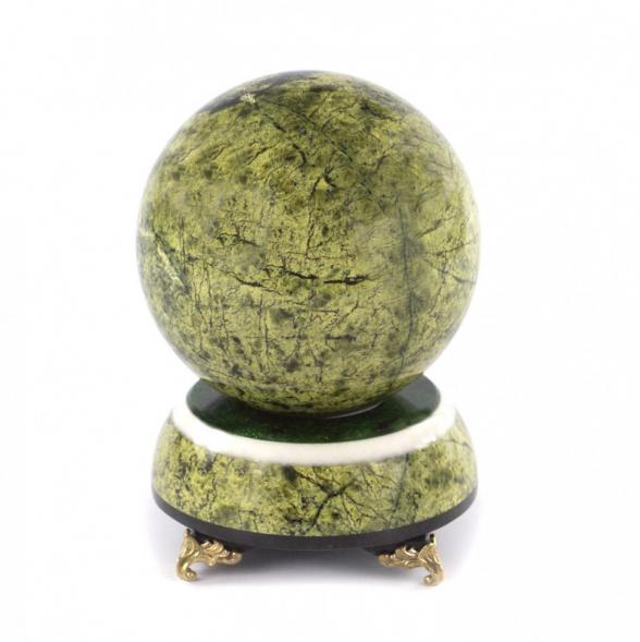 Шар из светло-зеленого змеевика Антистресс 10 см 117086