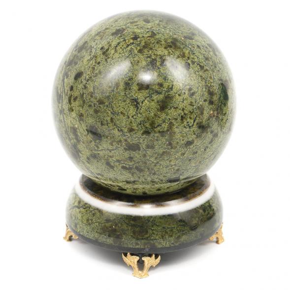 Шар из светло-зеленого змеевика Антистресс 10 см 117086
