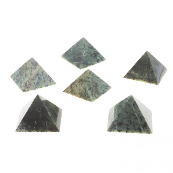 Пирамида из нефрита 7,5х7,5х6,5 см 124236