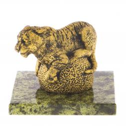 Фигурка &amp;quot;Тигр на шаре&amp;quot; на подставке из камня