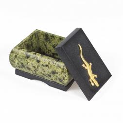 Каменная шкатулка с ящерицей змеевик 9х5,5х5 см