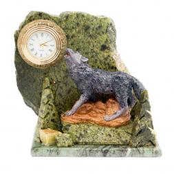 Часы "Волк" из змеевика