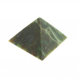 Пирамида из нефрита 3,5х3,5х2,5 см
