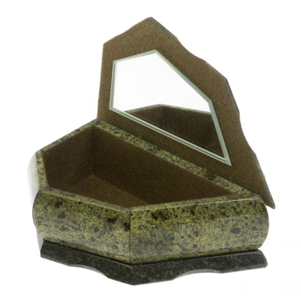 Шкатулка из змеевика с ящерицей 14х9х7,5 см 129119