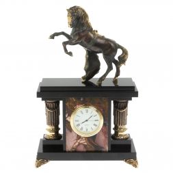 Часы &amp;quot;Конь с попоной&amp;quot; из яшмы