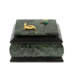 Шкатулка из шабровского змеевика с ящерицей 12х9,5х7,5 см