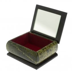 Шкатулка из баженовского змеевика 12х9,5х7 см