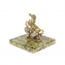 Статуэтка &amp;quot;Конь с монетой &amp;quot; из змеевика и бронзы 6х6х6 см